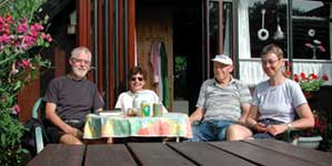 morgenbord i sommerhuset med edmund og grete